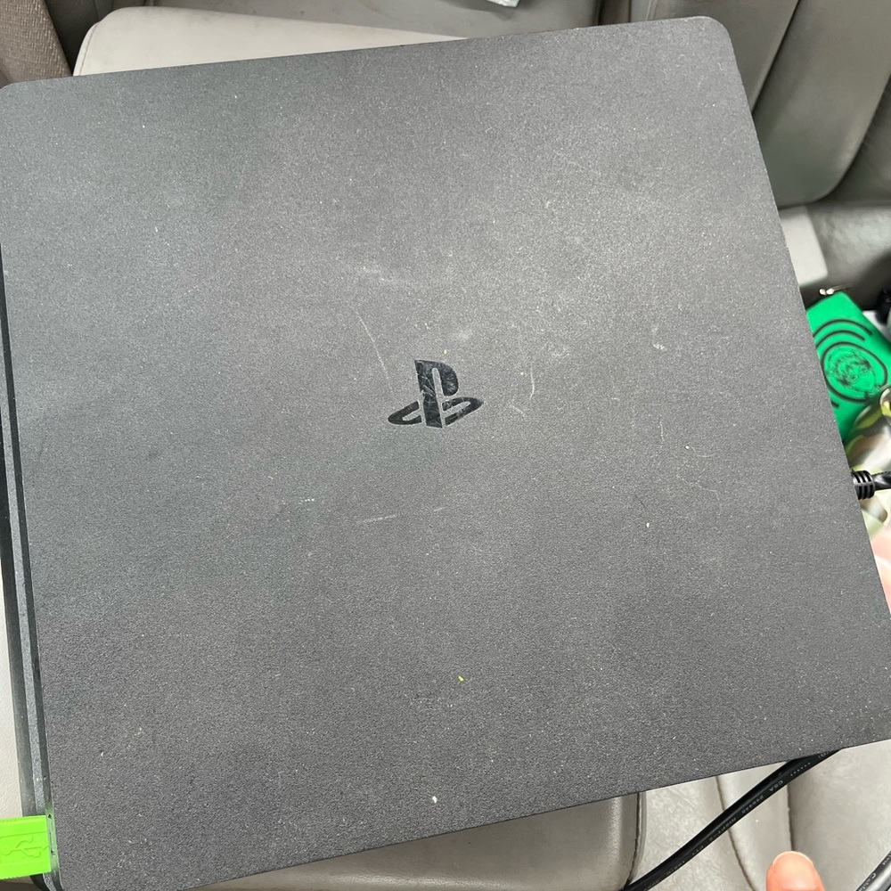 PS4 - Picture 4 of 5
